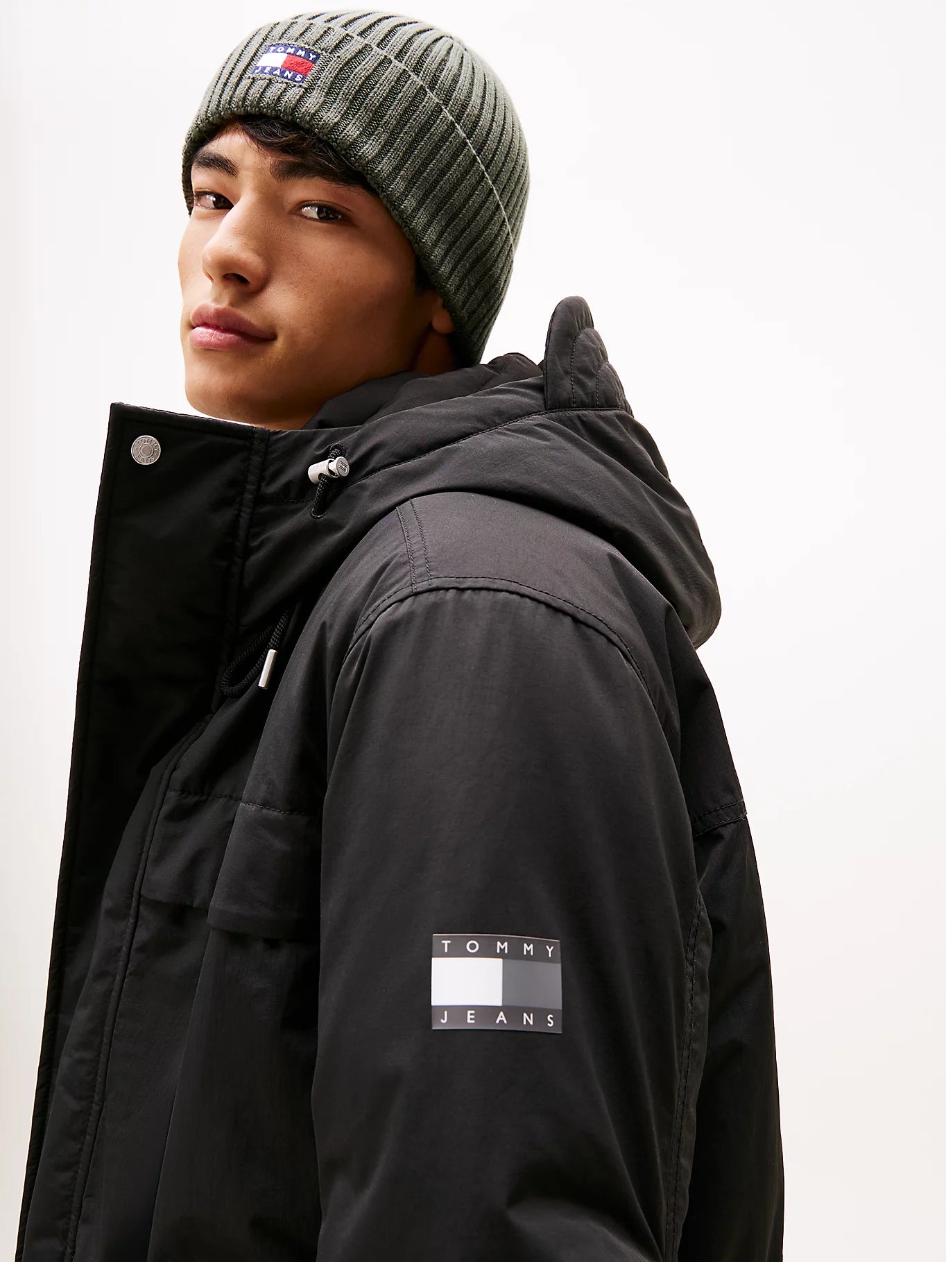 Tommy Jeans | Wasserabweisender, wattierter Relaxed Fit Parka | BDS black