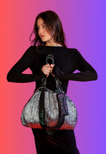 Lade das Bild in den Galerie-Viewer, Fritzi aus Preußen | Izzy Medium Limited Painted Straw  | Silver Black
