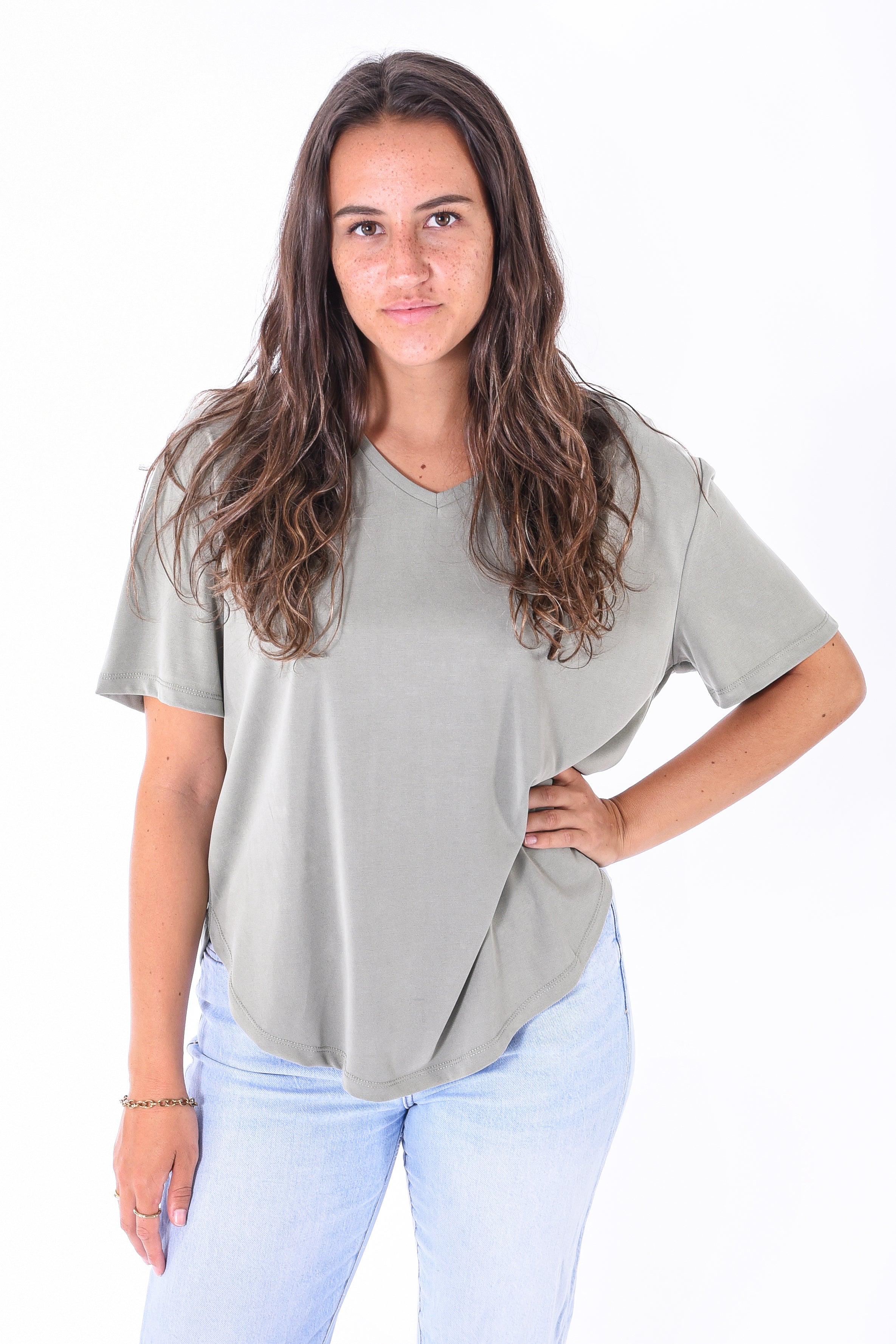 Kleinigkeit | T-Shirt "Lara Soft" V-Neck | 040 olive