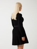 Lade das Bild in den Galerie-Viewer, Guess | Strickkleid | JBLK Jet Black
