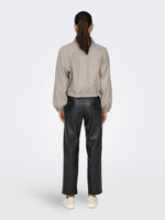 Lade das Bild in den Galerie-Viewer, ONLY | NANCY - kurze Bomber Jacke | Simply taupe
