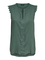 Lade das Bild in den Galerie-Viewer, ONLY | Kimmi Bluse ohne Ärmel | balsam green
