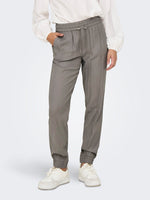 Lade das Bild in den Galerie-Viewer, Only | KELDA-EMERY Normal geschnitten Hose mit weitem Beinschnitt |
