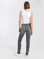 Lade das Bild in den Galerie-Viewer, Cross | ANYA - Jeans Slim Fit High Waist | 204 GREY USED
