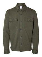 Lade das Bild in den Galerie-Viewer, SELECTED | KLASSISCHES OVERSHIRT Jackie | Forste Night oliv
