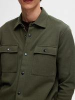 Lade das Bild in den Galerie-Viewer, SELECTED | KLASSISCHES OVERSHIRT Jackie | Forste Night oliv

