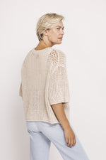Lade das Bild in den Galerie-Viewer, Zhrill | NARELLE - Lochpullover kurzarm | Sand
