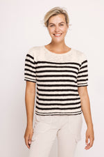 Lade das Bild in den Galerie-Viewer, Zhrill | RASTA T-Shirt | Black stripe
