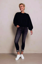 Lade das Bild in den Galerie-Viewer, Zhrill | UTE - Sweatshirt | Black
