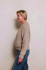 Lade das Bild in den Galerie-Viewer, Zhrill | CORINNA Strickjacke  | Sand
