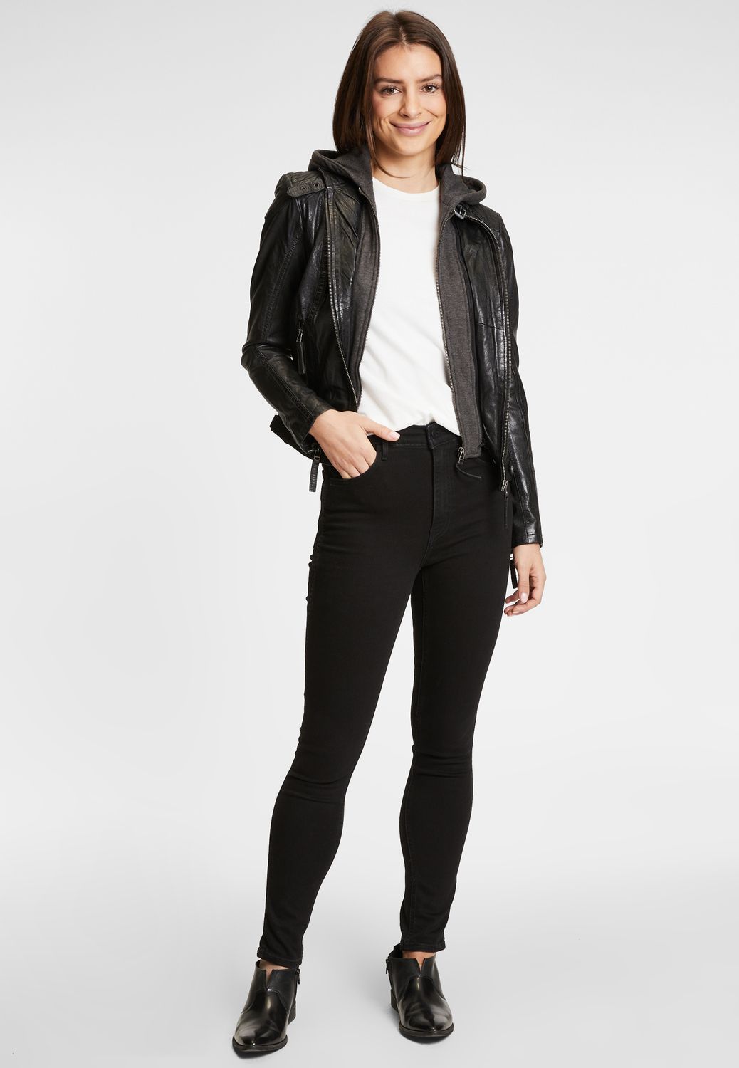 Gipsy - halflange dames jas in leer tot op de heupen – Lederwaren De Wit Gipsy - halflange dames jas in leer tot op de heupen – Lederwaren De Wit