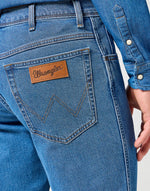 Lade das Bild in den Galerie-Viewer, Wrangler | TEXAS STRETCH -Straight Fit | DESERT
