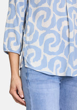 Lade das Bild in den Galerie-Viewer, Cartoon | Blusenshirt mit Muster | 1881 Cream/Blue
