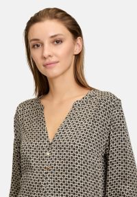 Cartoon | Casual-Bluse mit Knöpfen | 7893 Camel/Black