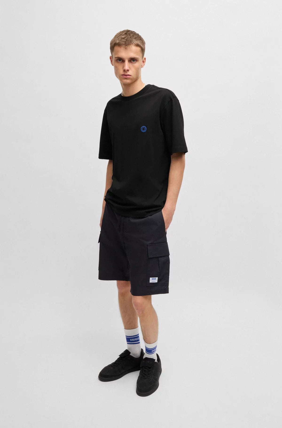 Hugo Blue | T-Shirt Niley mit Happy HUGO Logo  | 002 black