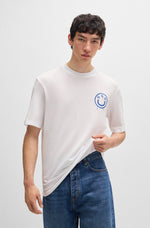 Lade das Bild in den Galerie-Viewer, Hugo Blue | T-Shirt Nalumero mit Smiley-Face-Logo | 100 white
