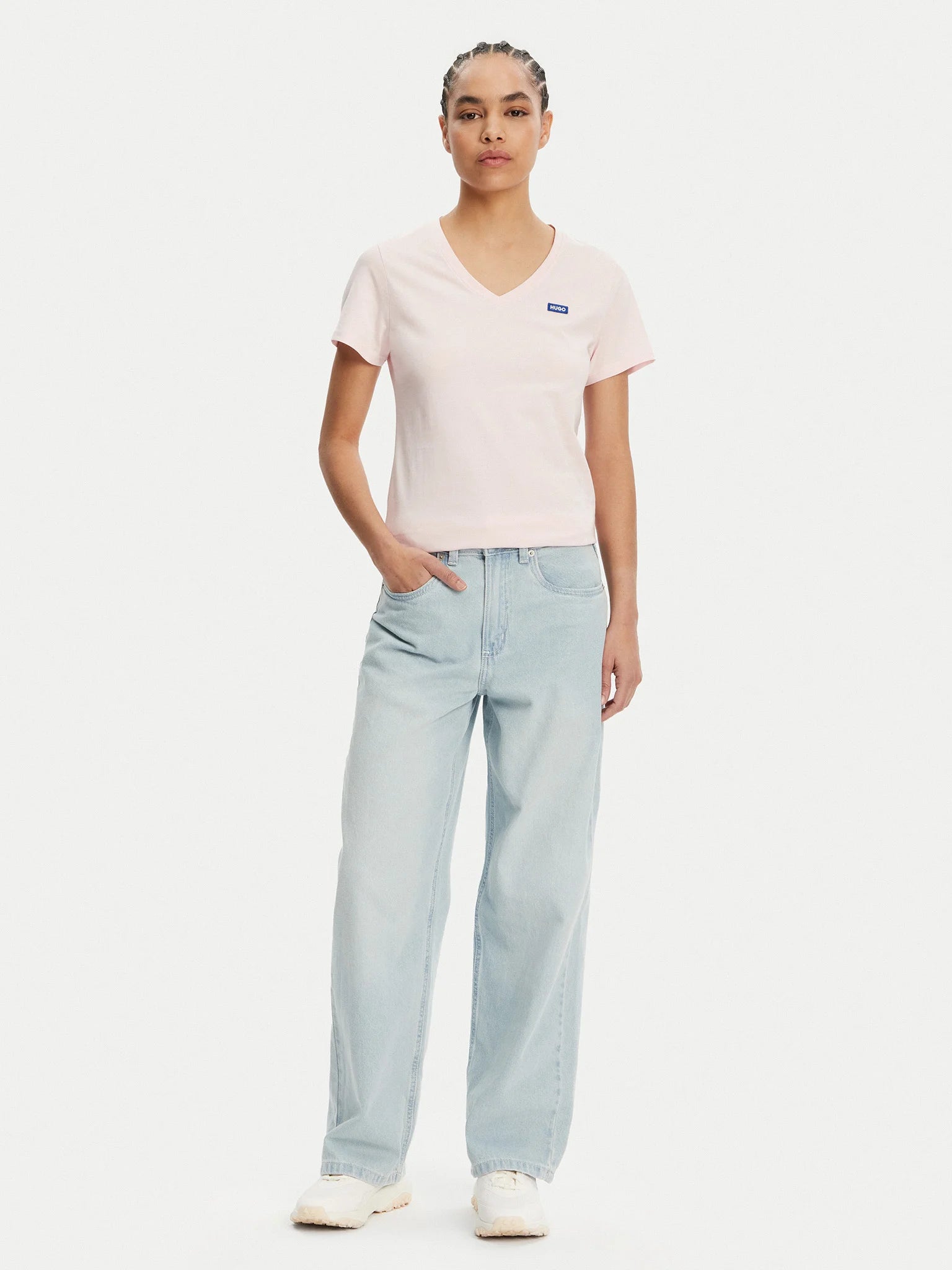 Hugo Blue | Slim-Fit Classic V-T-Shirt mit blauem Logo-Aufnäher | 684 pink