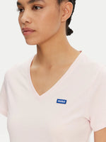 Lade das Bild in den Galerie-Viewer, Hugo Blue | Slim-Fit Classic V-T-Shirt mit blauem Logo-Aufnäher | 684 pink
