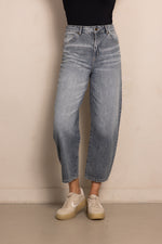 Lade das Bild in den Galerie-Viewer, Zhrill | IZA Wide Fit Jeans | 182 Grey
