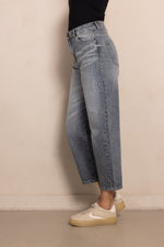 Lade das Bild in den Galerie-Viewer, Zhrill | IZA Wide Fit Jeans | 182 Grey

