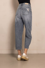 Lade das Bild in den Galerie-Viewer, Zhrill | IZA Wide Fit Jeans | 182 Grey
