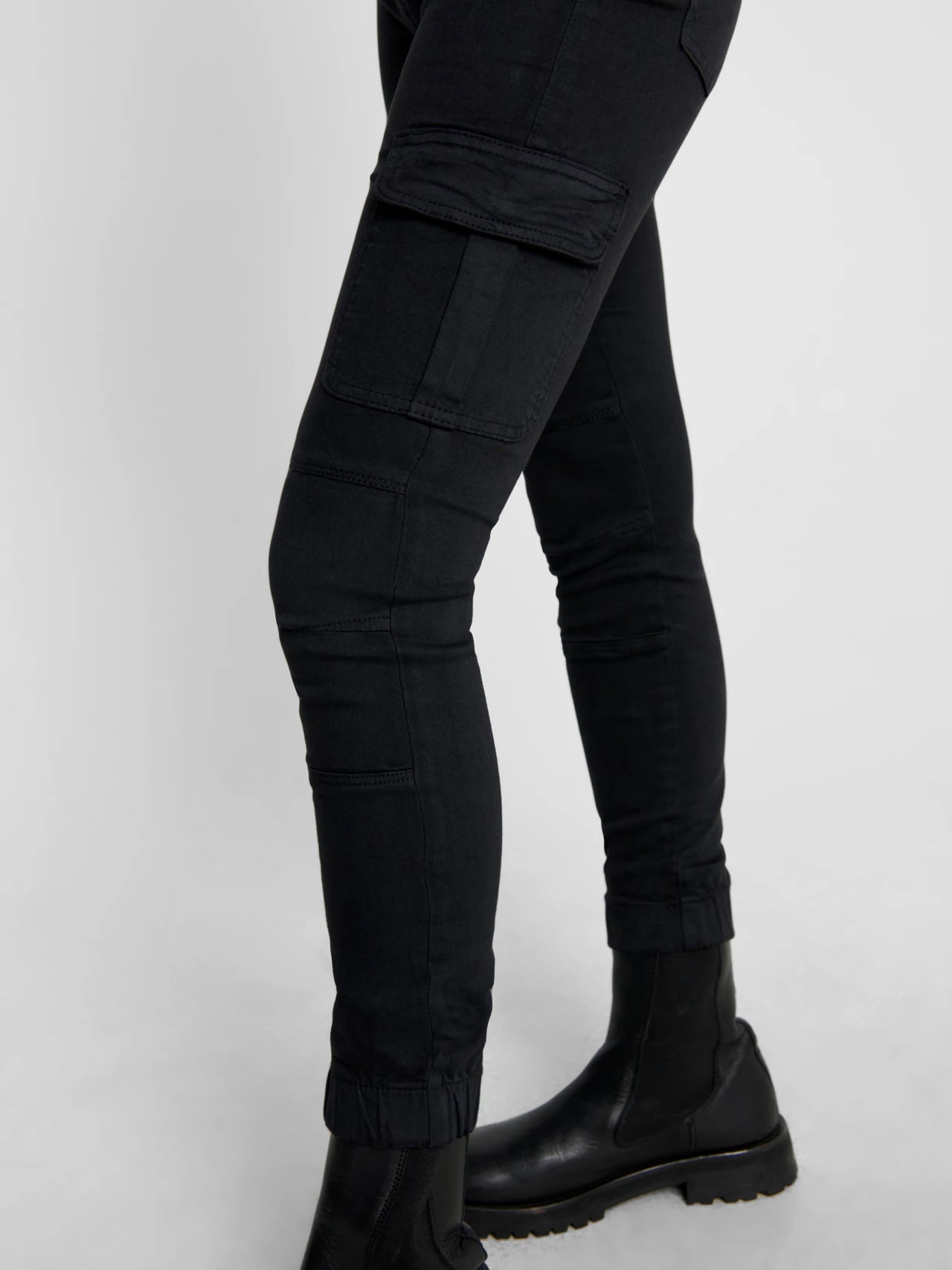 ONLY | Ankle-length CARGO PANTS | Black