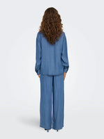 Lade das Bild in den Galerie-Viewer, ONLY | CHARIS Hemd | Medium Blue usedwashed
