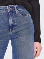 Lade das Bild in den Galerie-Viewer, ONLY | MEDISON BLUSH WIDE HIGH WAIST JEANS | MEDIUM BLUE
