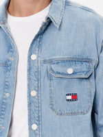 Lade das Bild in den Galerie-Viewer, Tommy Jeans | Denim Overshirt Essential  | 1A4 Mid Indigo
