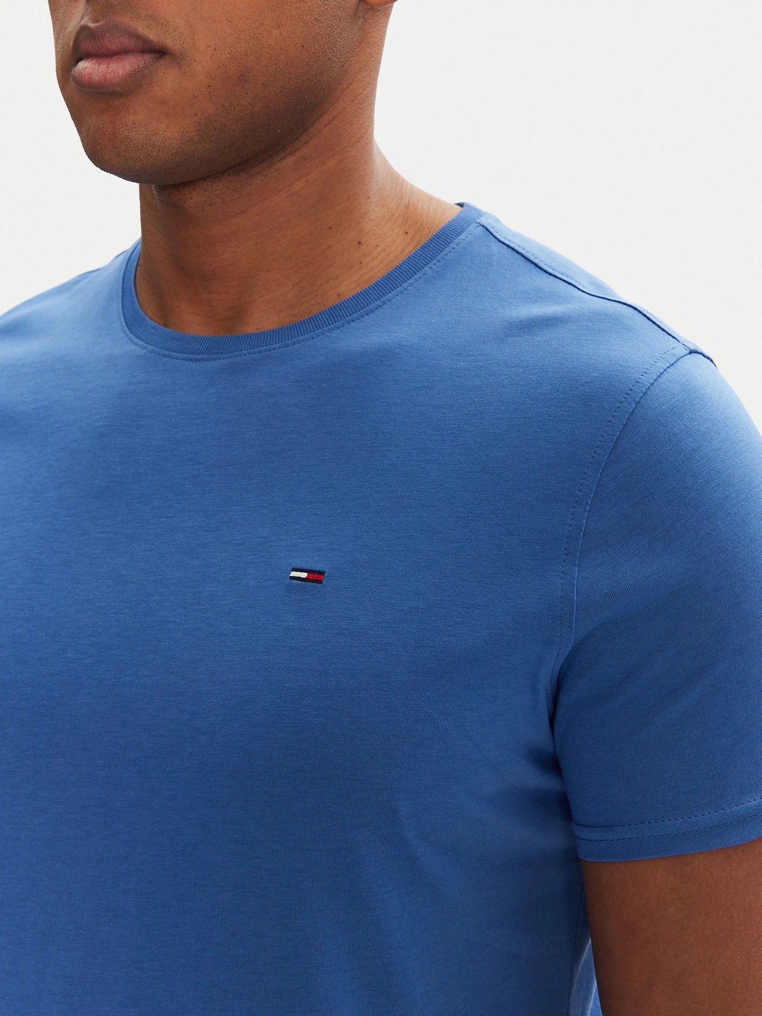 Tommy Jeans | REGULAR FIT T-SHIRT MIT RUNDHALSAUSSCHNITT | C6E TempoBlue
