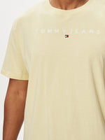 Lade das Bild in den Galerie-Viewer, Tommy Jeans | T-Shirt Linear Regular Fit | ZHO Lemon
