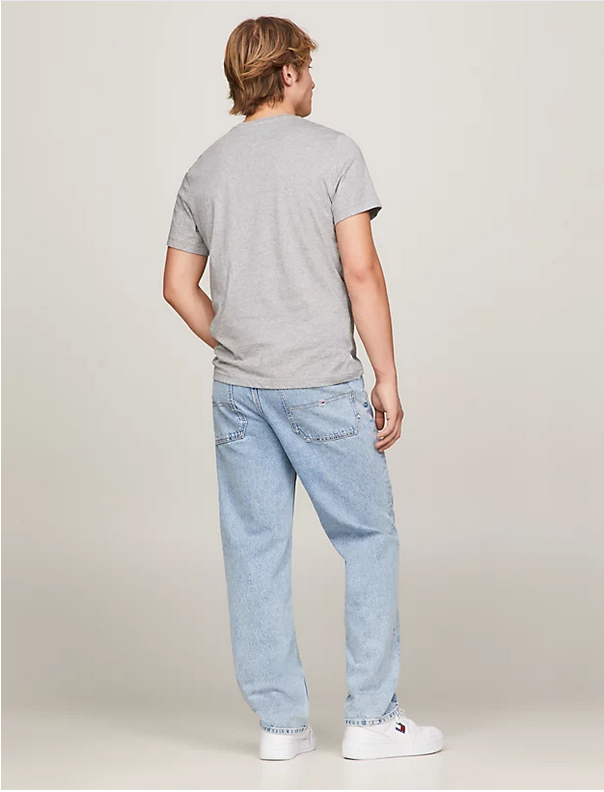 Tommy Jeans | REGULAR FIT T-SHIRT MIT RUNDHALSAUSSCHNITT | 038 hellgrau